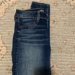 American Eagle Jeans Size 4. No holes. Barely worn.